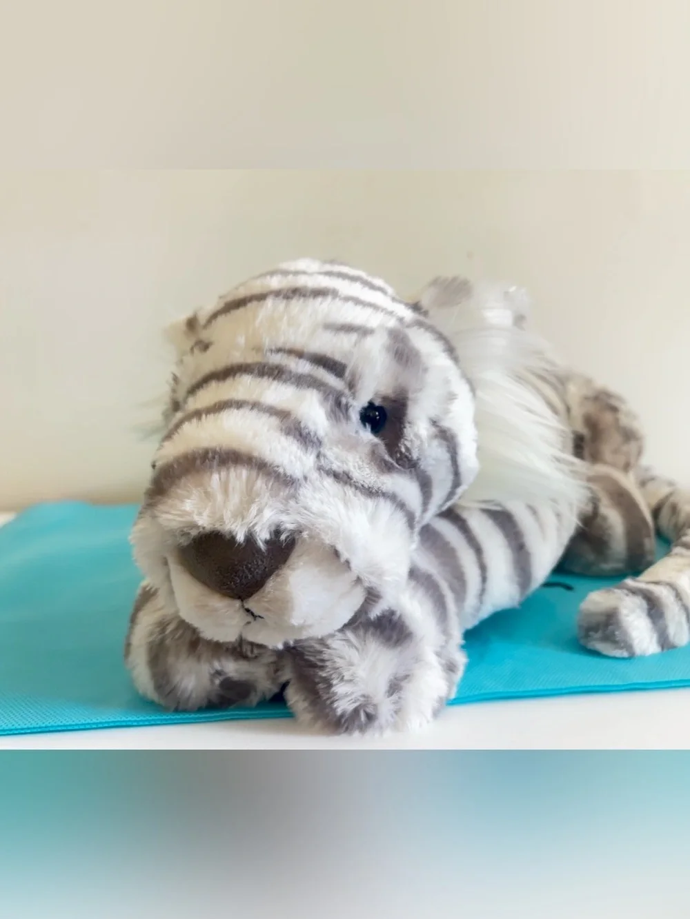 Jellycat Large Sacha Snow Tiger BNWT - 100% Authentic with Dust Bag